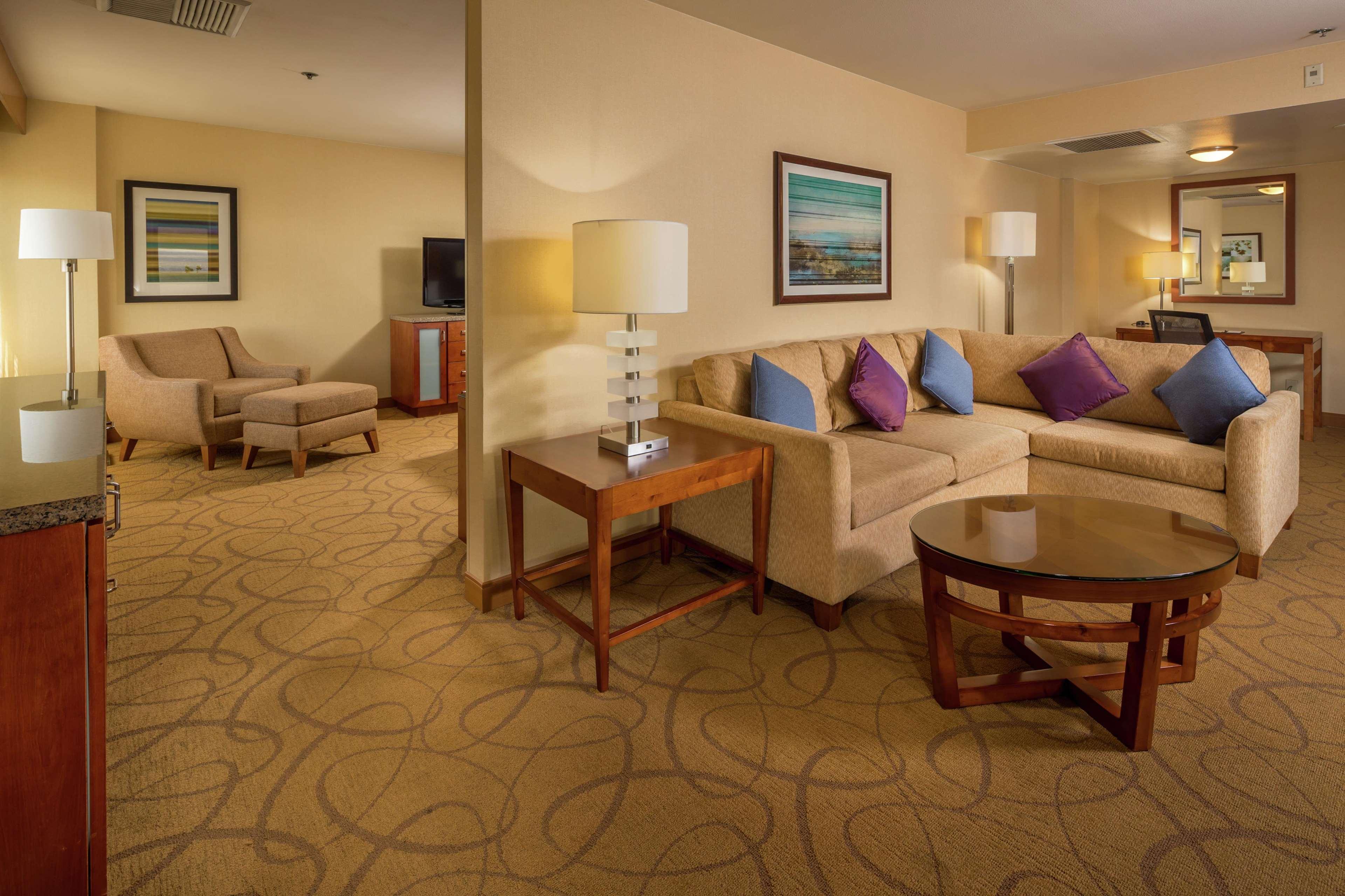 Doubletree By Hilton Carson Hotel Buitenkant foto