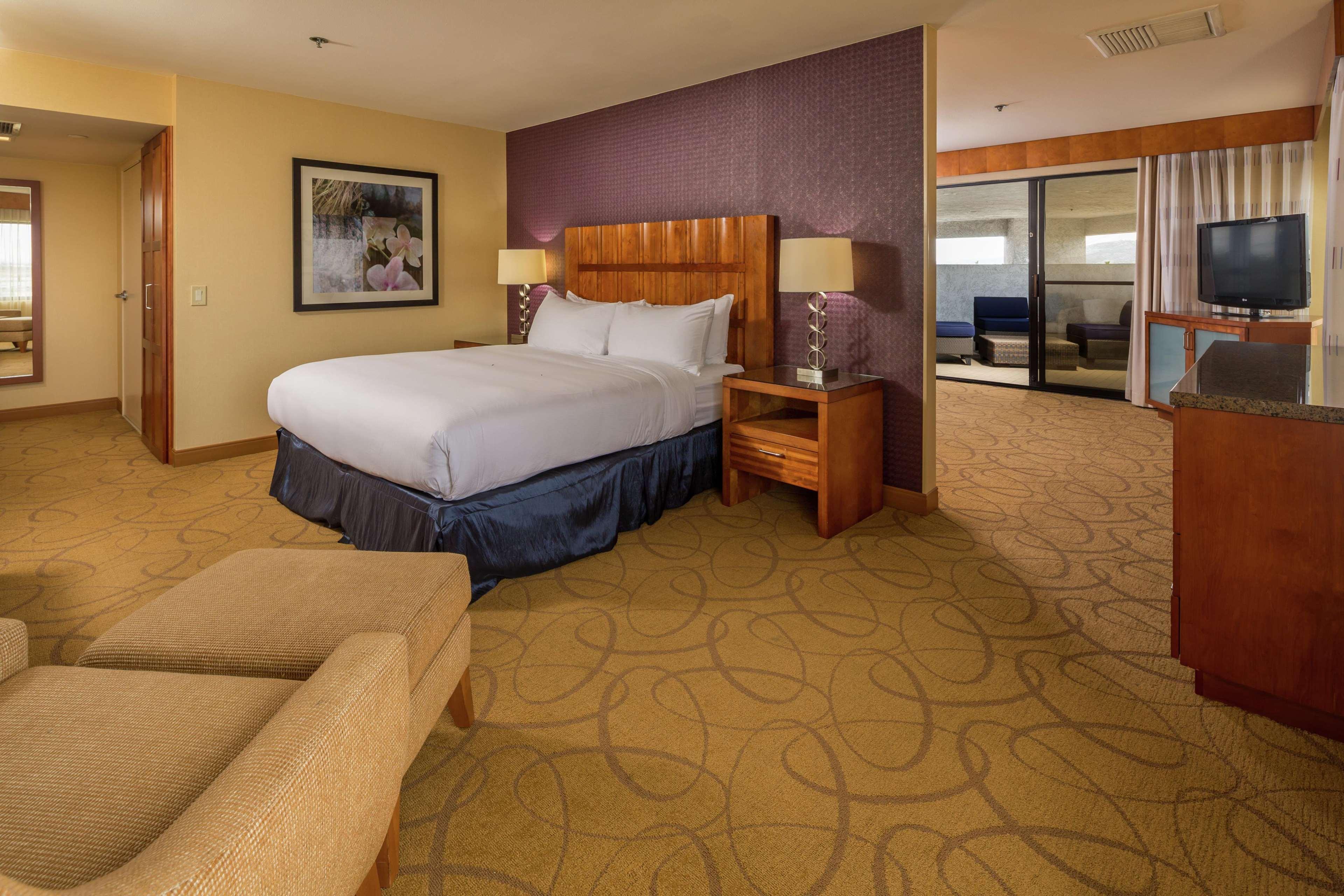 Doubletree By Hilton Carson Hotel Buitenkant foto