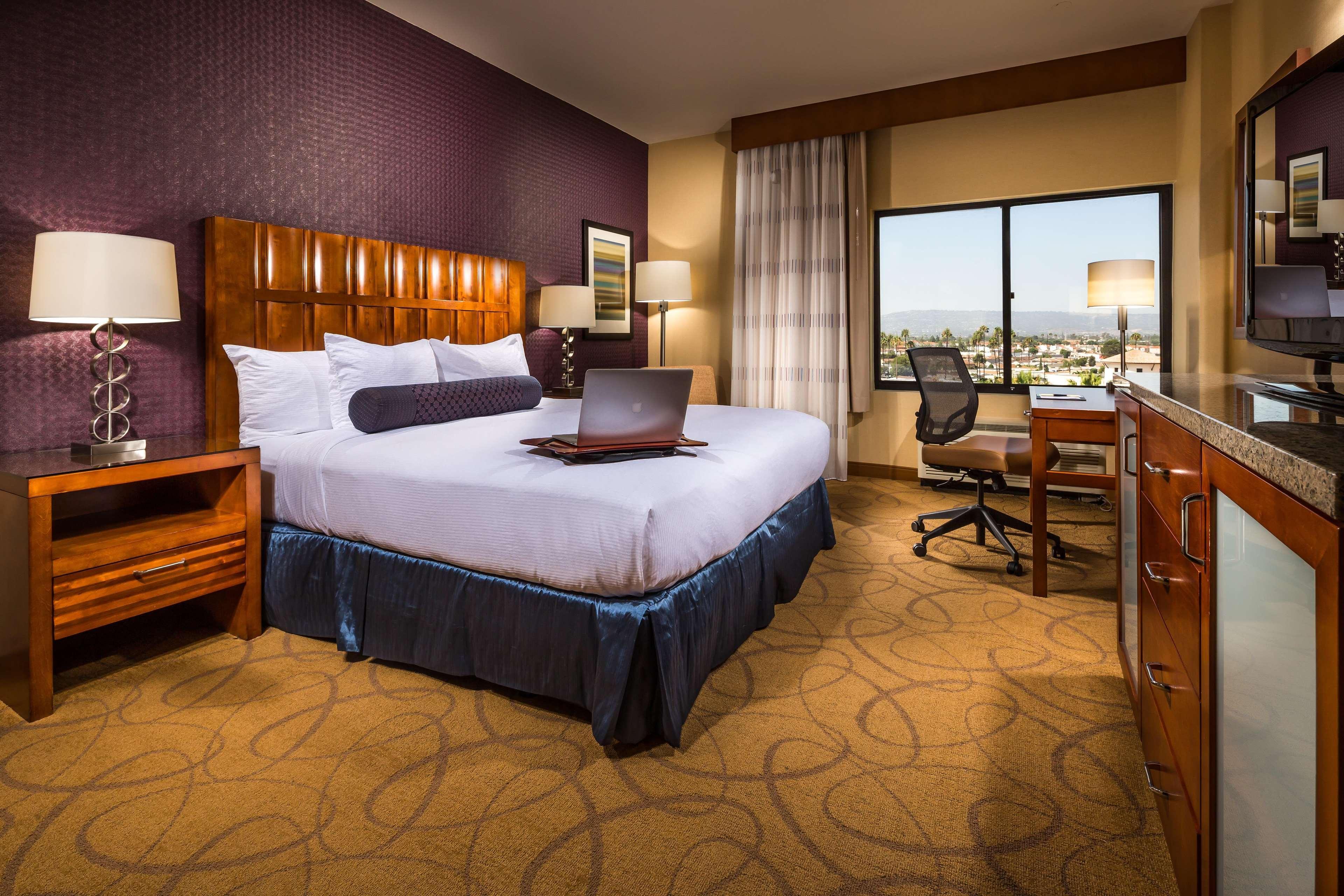 Doubletree By Hilton Carson Hotel Buitenkant foto