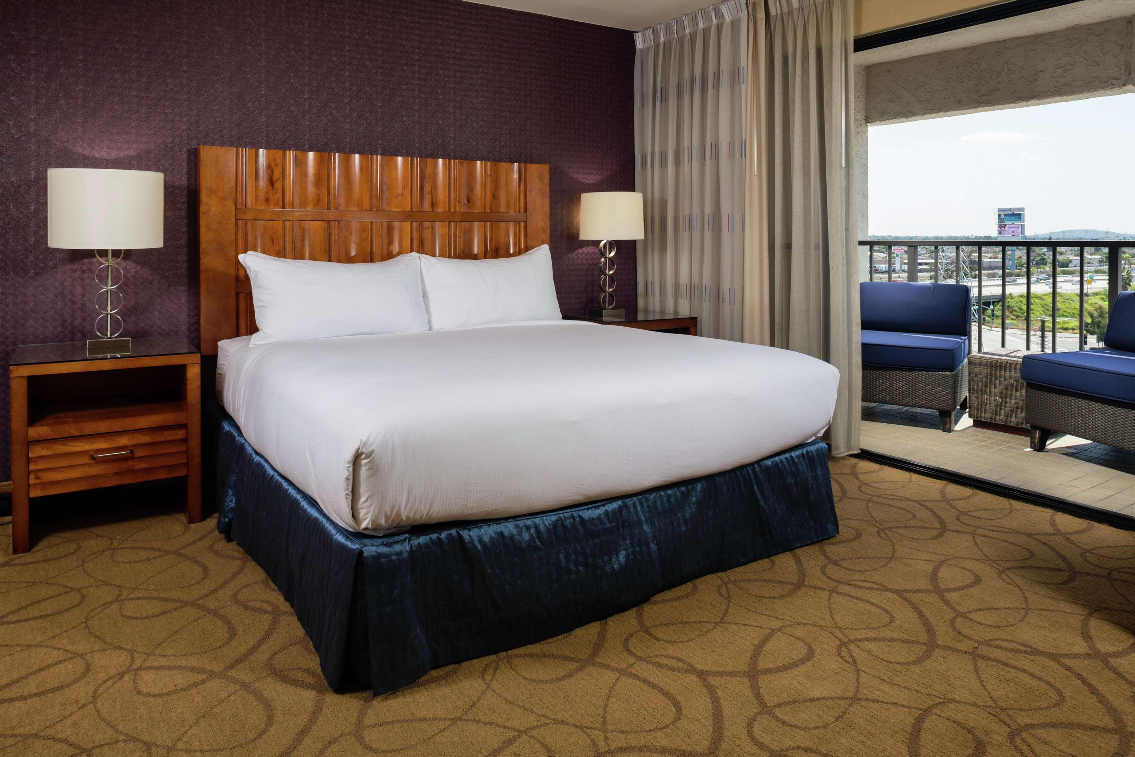 Doubletree By Hilton Carson Hotel Buitenkant foto