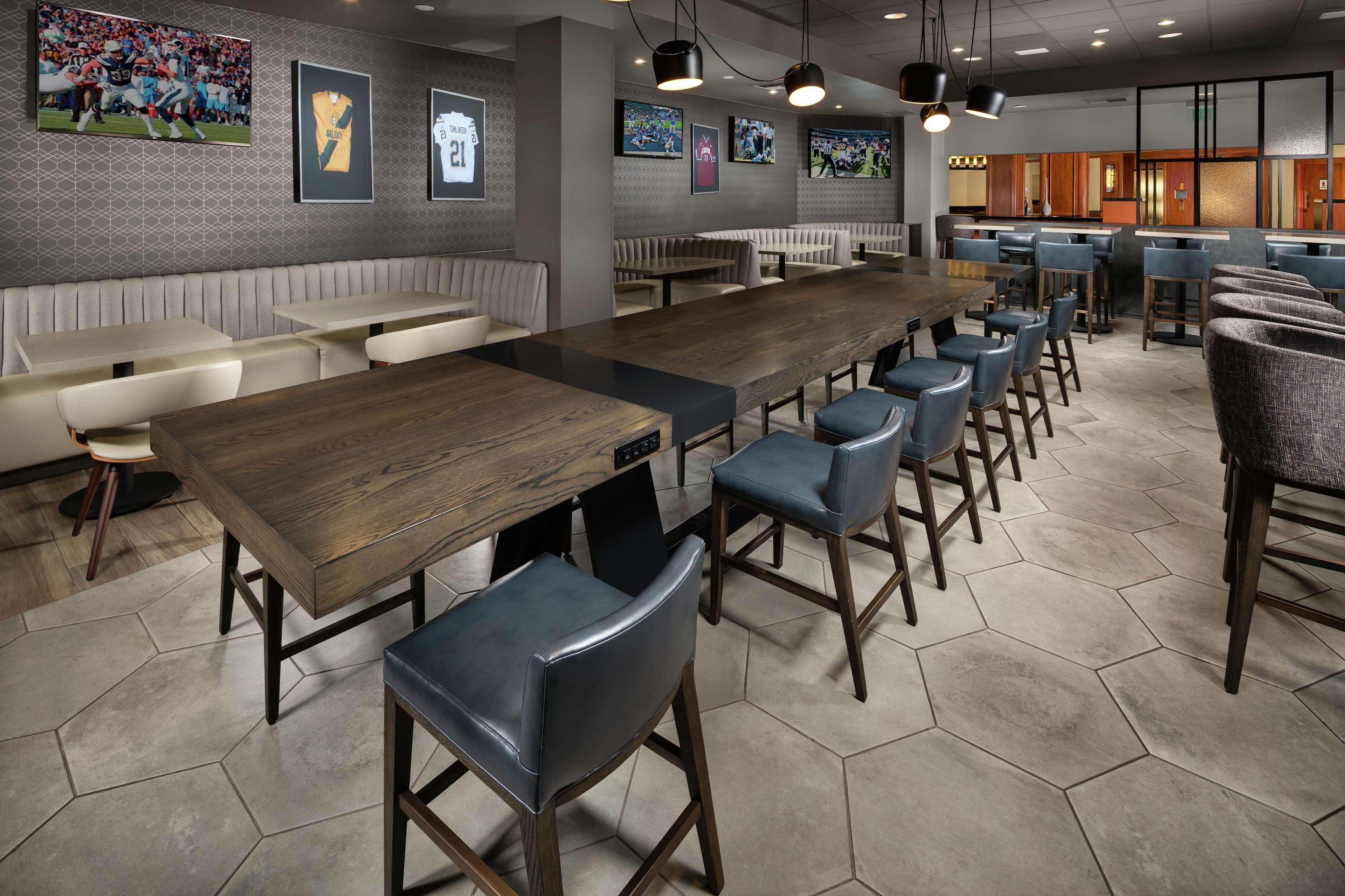 Doubletree By Hilton Carson Hotel Buitenkant foto