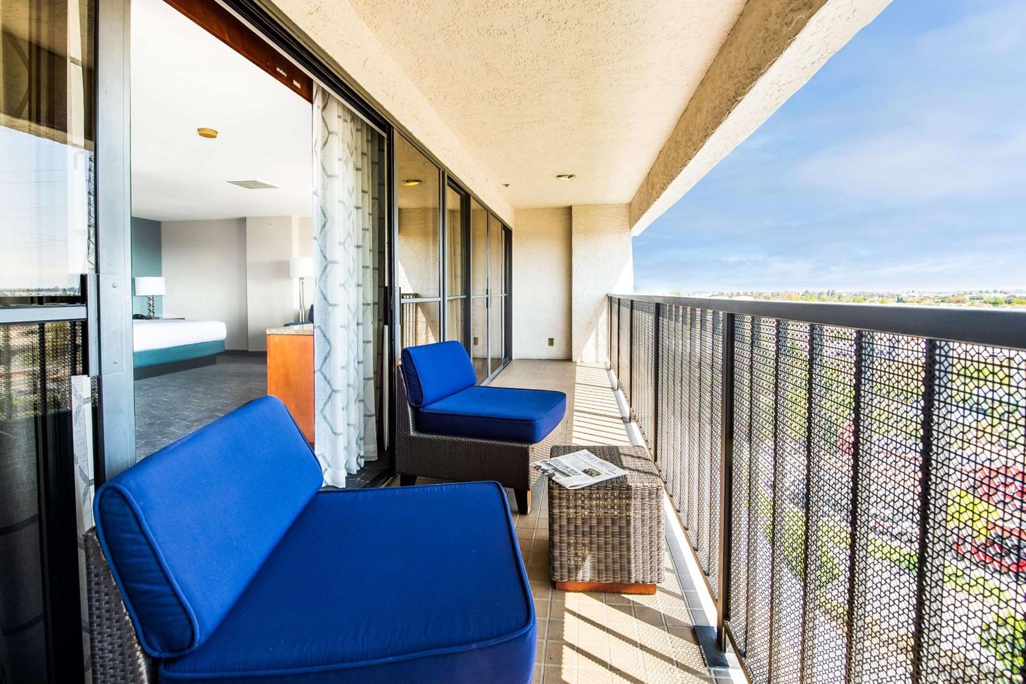 Doubletree By Hilton Carson Hotel Buitenkant foto